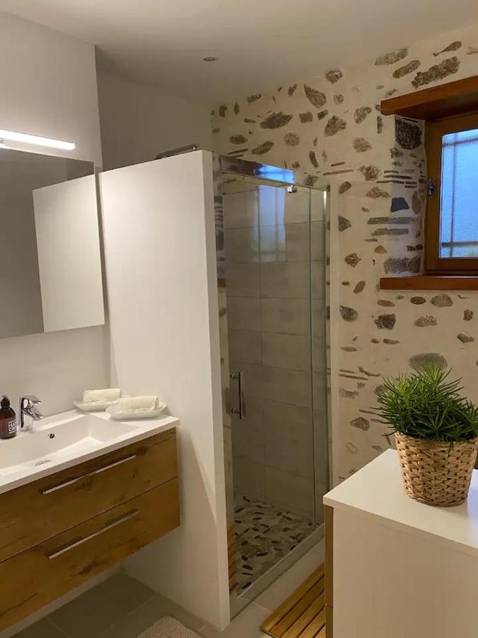 לינה וארוחת בוקר Saint-Vincent  Domaine Des Pierres Trouvees מראה חיצוני תמונה